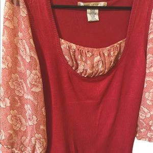 Beautiful 3/4  sleeve Max Studio Red and  Floral Top